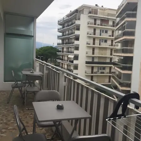 Le Commedore Daire Cannes