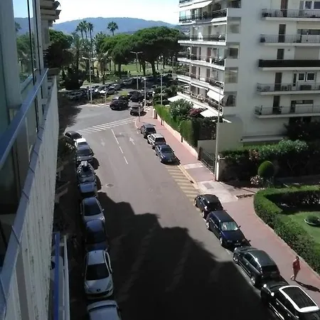 Le Commedore Cannes