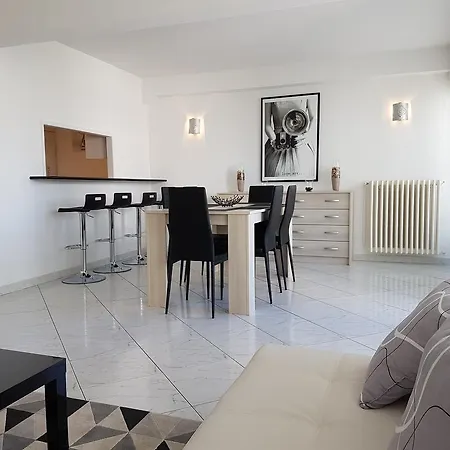 Apartment Le Commedore Cannes